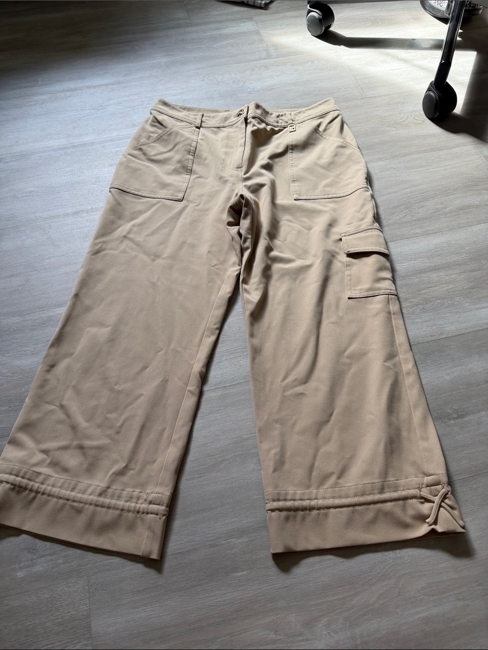 St John Sport capris size 6